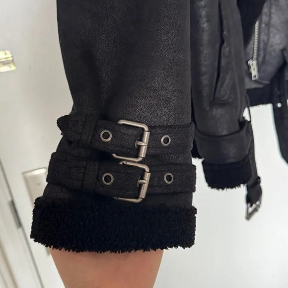 Black Sherpa Aviator Jacket | American Eagle Outfitters | LG - Picture 3 of 5